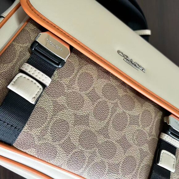 COACH Men's Monogram Racer Flap Messenger Bag, size 28 x 22.5 x 8 cm - Picture 7 of 9